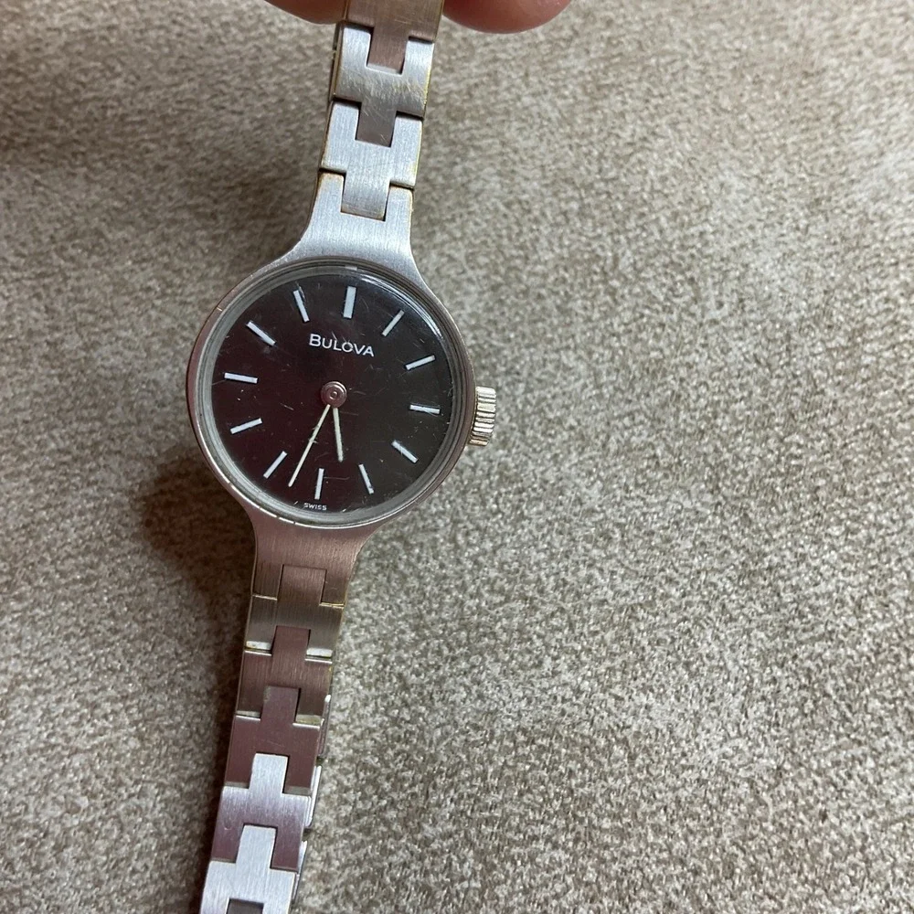 Vintage Bulova Women Watch Black Dial Silver Tone Manual Wind 1972 N2 Swiss Made
